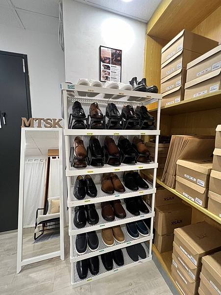MTSK士林店展示鞋架.jpg
