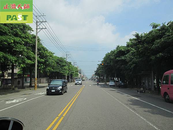 1.前往現場-大甲日間照顧安養中心低硬度磁磚-石英磚浴室廁所地面止滑防滑施工工程.jpg