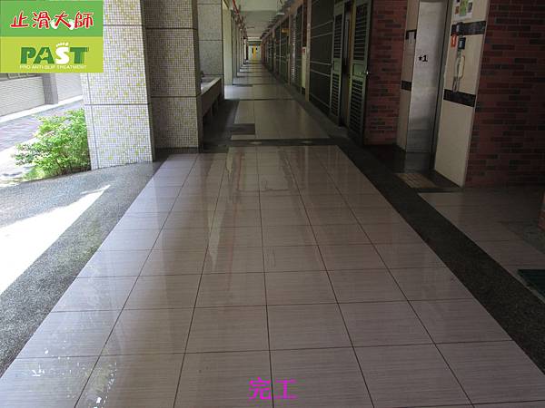 490-台南市高中走道步道木紋磚地面止滑防滑施工工程-相片