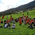 在瑞士草原上一起傾聽與baba的故事