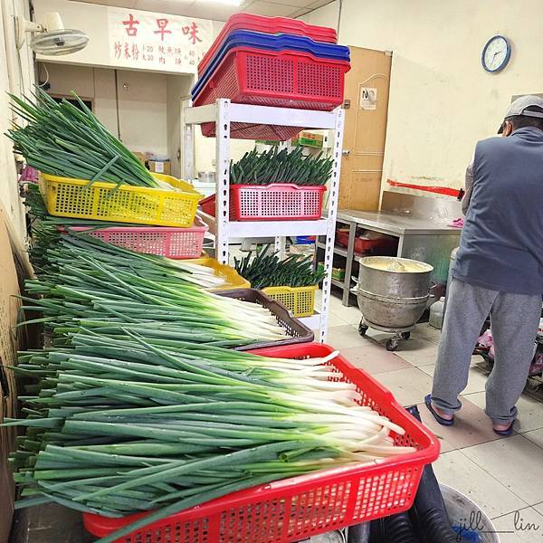 【台北 龍山寺站】萬大蟹殼黃碳烤燒餅店 萬華人氣排隊美食萬大