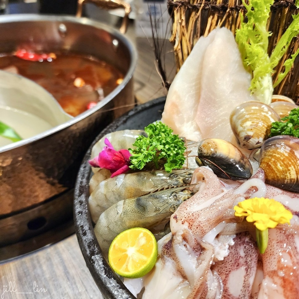 【台北 小巨蛋站】芳朵麻辣鍋 台北美食/松山美食/小巨蛋美食