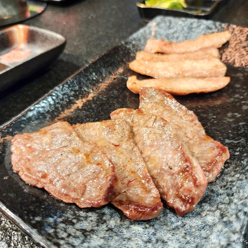 【台北 忠孝敦化站】無上炭火燒肉專門店 專人代烤，只需動嘴吃