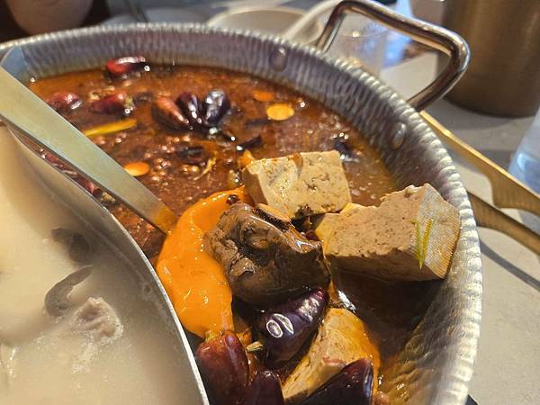 【台北市中山區】【火鍋】撈王鍋物料理 湯頭超棒 環境舒適 免