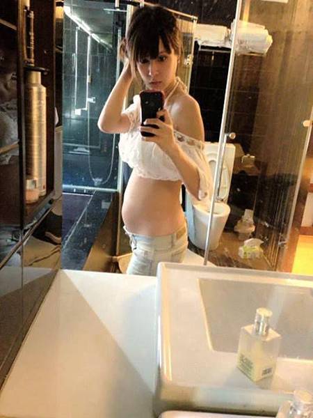 68271_566465376739707_130404697_n