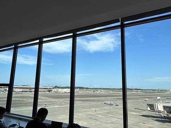 貴賓室體驗-成田機場 日本航空Sakura Lounge