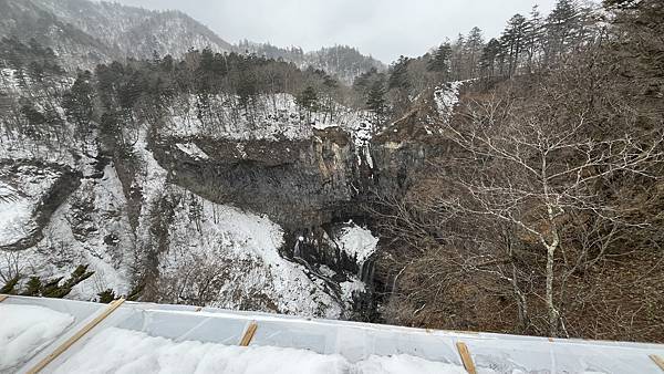 搭電梯才能到!前往日本三大名瀑「日光華嚴瀑布」感受大自然魅力