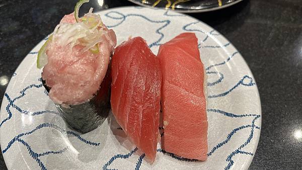 來富山必吃超新鮮迴轉壽司「すし玉 」!海膽、烏賊都是招牌,中 來富山必吃超新鮮迴轉壽司「すし玉 」!海膽、烏賊都是招牌,中