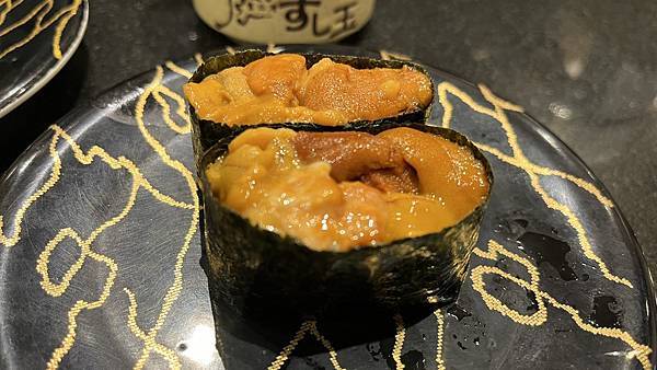 來富山必吃超新鮮迴轉壽司「すし玉 」!海膽、烏賊都是招牌,中 來富山必吃超新鮮迴轉壽司「すし玉 」!海膽、烏賊都是招牌,中
