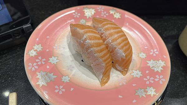 來富山必吃超新鮮迴轉壽司「すし玉 」!海膽、烏賊都是招牌,中 來富山必吃超新鮮迴轉壽司「すし玉 」!海膽、烏賊都是招牌,中