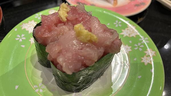 來富山必吃超新鮮迴轉壽司「すし玉 」!海膽、烏賊都是招牌,中 來富山必吃超新鮮迴轉壽司「すし玉 」!海膽、烏賊都是招牌,中