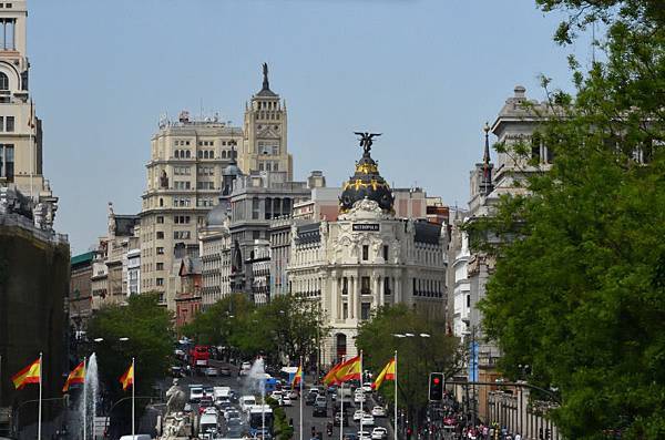 5-Madrid-車遊-2都會大廈_.JPG