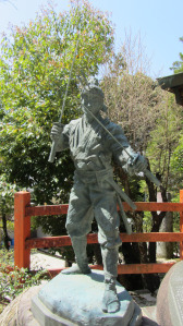 八大神社宮本武藏像