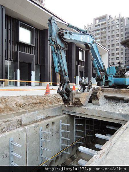 [竹北高鐵] 鉅虹建設「雲山」(大樓) 2013-09-11 010