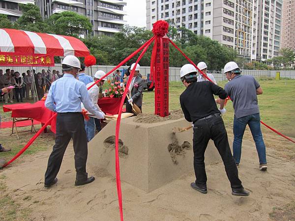 [竹北高鐵] 鉅虹建設+惠友建設「森美」(大樓) 2015-11-19 003