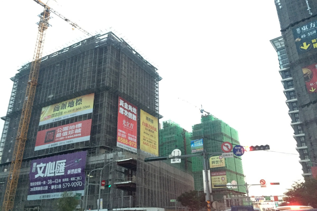 [看屋報告] 2016新竹房市關鍵報告2016-01-04 001 光埔重劃區結構體大樓.jpg