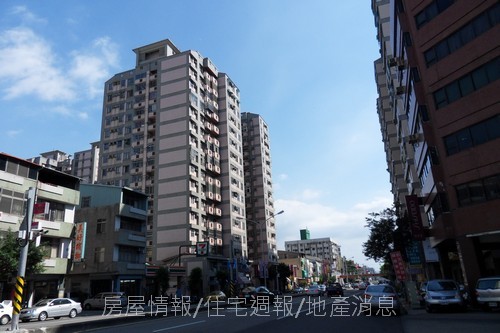 台中半日遊53進化路旁-虎嘯東村大樓.JPG