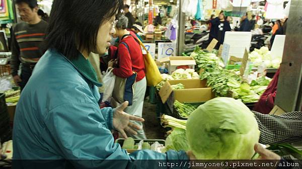 29比小正太頭還大的高麗菜只要1斤9塊錢