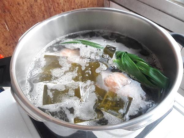 11加入日式叉燒熬煮10分鐘.jpg 11加入日式叉燒熬煮10分鐘.jpg