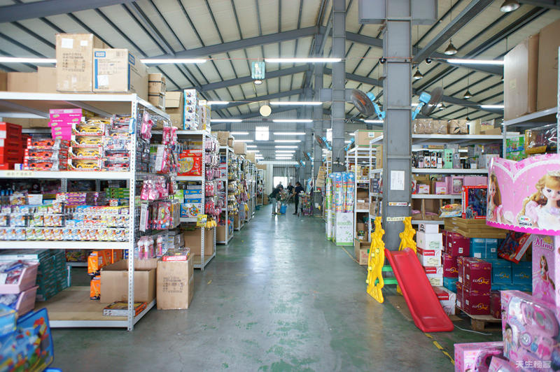 易購玩具批發_賣場走道02.jpg 易購玩具批發_賣場走道02.jpg
