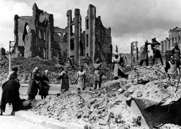 1945-die-moerder-sind-unter-uns_1.jpg 1945-die-moerder-sind-unter-uns_1.jpg