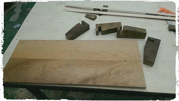 Cypress platform shelf005.jpg
