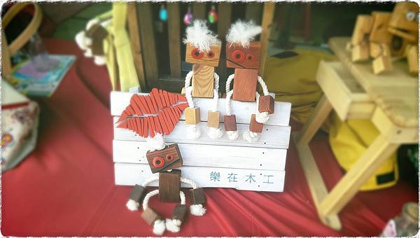 wooden toy robots 1