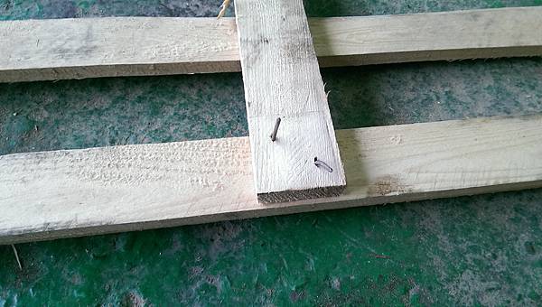 dismantle a wooden pallet 010.jpg