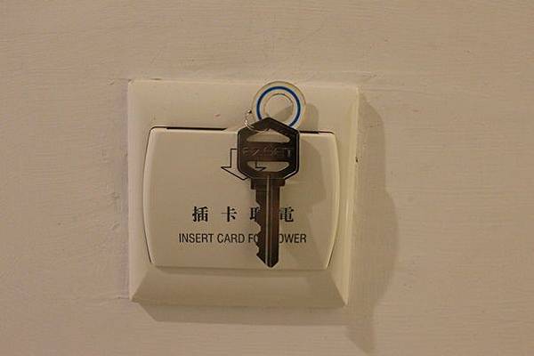 将钥匙插进去才能来电喔
