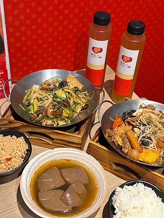 台中勤美商圈美食推薦：麻辣干鍋、宵夜解饞首選 x 麻的 小辛