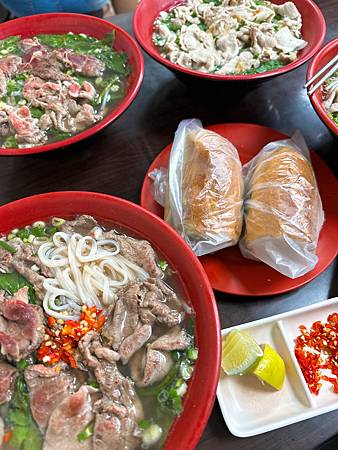 平價河粉吃到撐！板橋人氣越南料理推薦 x 阿準越南河粉