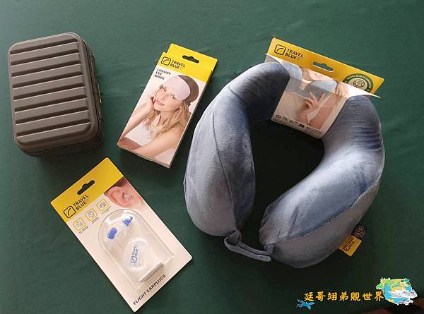 Travel Blue Taiwan 親膚烤漆斜背包輕巧方便