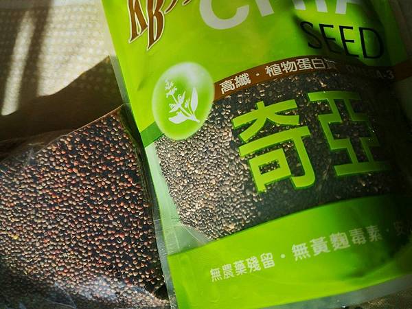 【肯寶KB99生機奇亞籽】我和毛小孩的超級食物 奇亞籽怎麼吃？那裡買？生機飲食天然ㄟ尚好 吃貨旅遊作家水靜葳JING找樂子 (23)