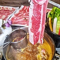 板橋府中捷運火鍋│肉老大頂級肉品涮涮鍋肉好湯好高CP值 獲新北美食名店打卡送肉盤、鮮蝦@環遊世界366天 (35).jpg