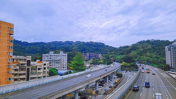 安坑輕軌搶先玩！210通車 沿線特色美食旅遊景點@環遊世界366天 (6)_结果.jpg