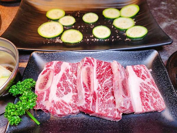 三柒燒き肉專門店│2023中壢新開平價精緻燒肉吃到飽599起 和牛+頂級熟成肋眼牛排+天使紅蝦+特選牛舌+松阪豬@水靜葳環遊世界366天 (17).jpg