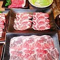 三柒燒き肉專門店│2023中壢新開平價精緻燒肉吃到飽599起 和牛+頂級熟成肋眼牛排+天使紅蝦+特選牛舌+松阪豬@水靜葳環遊世界366天 (19).jpg