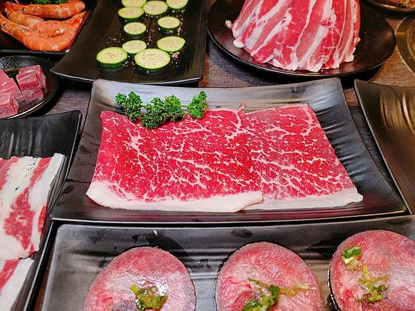 三柒燒き肉專門店│2023中壢新開平價精緻燒肉吃到飽599起 和牛+頂級熟成肋眼牛排+天使紅蝦+特選牛舌+松阪豬@水靜葳環遊世界366天 (20).jpg