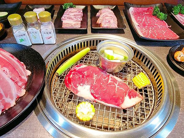 三柒燒き肉專門店│2023中壢新開平價精緻燒肉吃到飽599起 和牛+頂級熟成肋眼牛排+天使紅蝦+特選牛舌+松阪豬@水靜葳環遊世界366天 (39).jpg