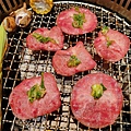 三柒燒き肉專門店│2023中壢新開平價精緻燒肉吃到飽599起 和牛+頂級熟成肋眼牛排+天使紅蝦+特選牛舌+松阪豬@水靜葳環遊世界366天 (51).jpg