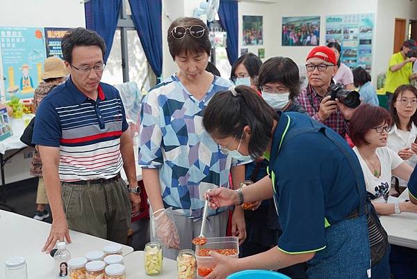 台北市一日遊 湖山社區文化巡禮✕農事體驗 喝藍寶石泉水的筊白筍@水靜葳環遊世界366天 (2).jpg