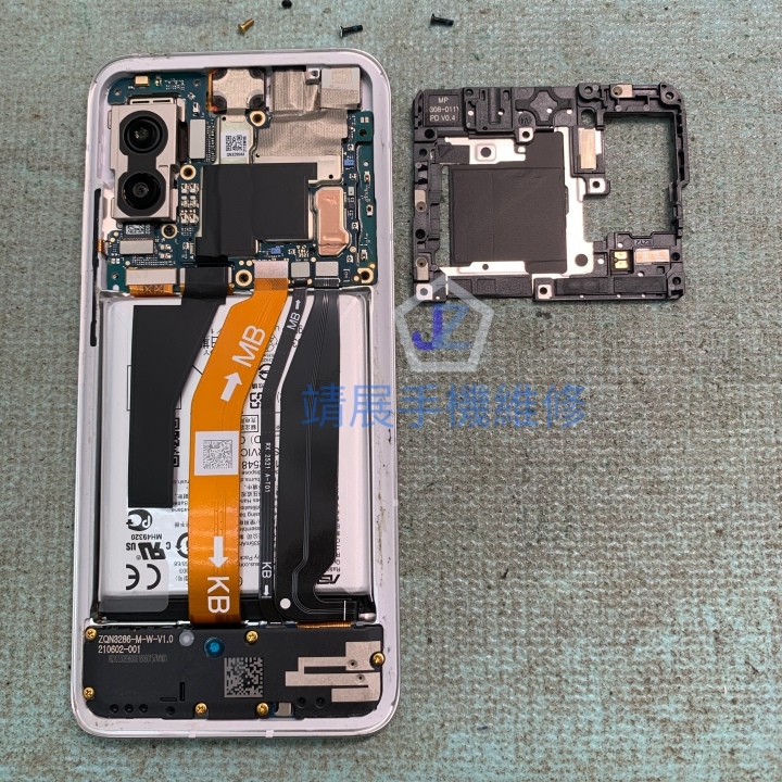 Zenfone8 卸天線蓋板.jpg