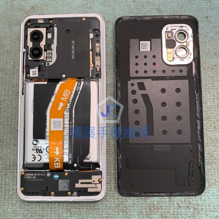 Zenfone8 卸下背蓋.jpg