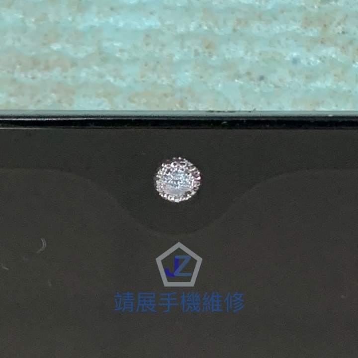 三星 A32 前鏡頭水氣.jpg