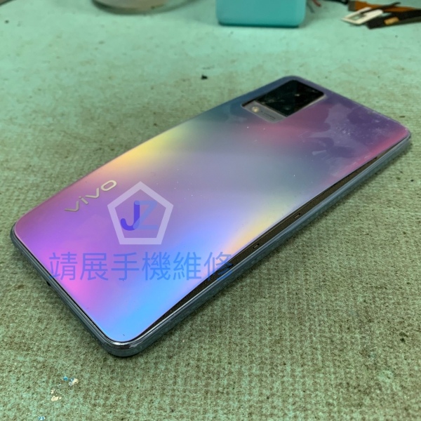VIVO V21 背面電池膨漲.jpg