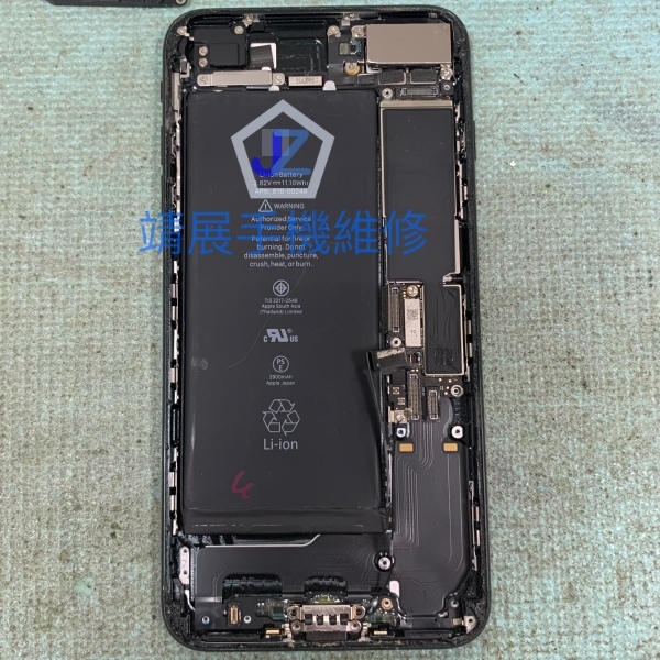 iPhone7 Plus 卸下振動器及喇叭.jpg