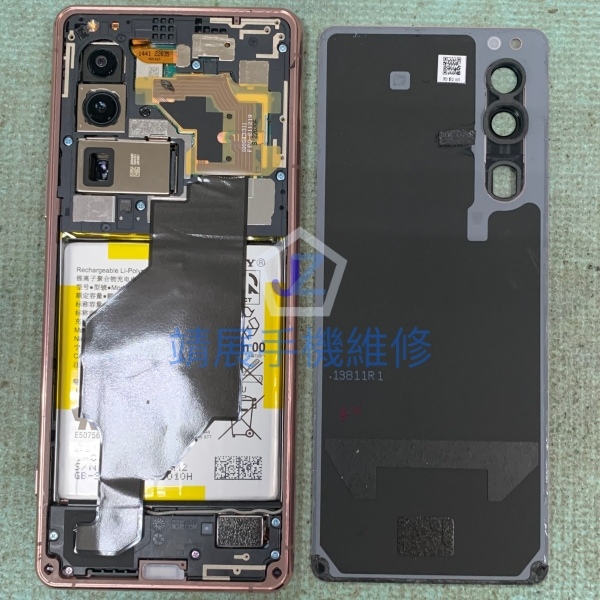 Xperia5 III 卸下背蓋.jpg