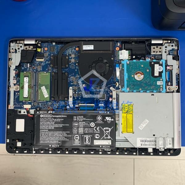 HP ENVY 17 卸下背蓋.jpg