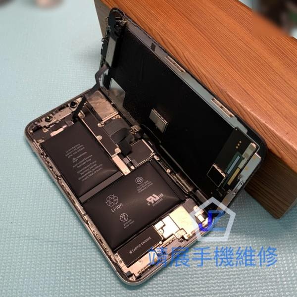 iPhone X 電池膨漲.jpg