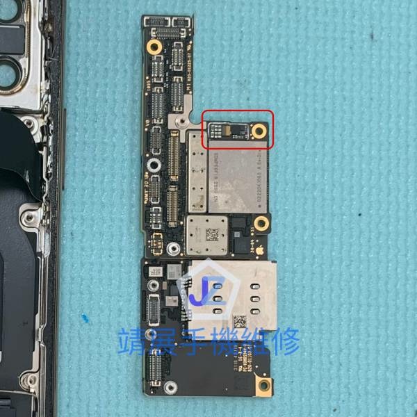 iPhone XS Max 後相機供電.jpg